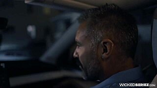 Blake Blossom zagreva Iris Wicked seriju scenu 4 dubokim grlom