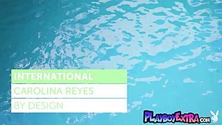 Каролина Рейес позирует голышом на улице