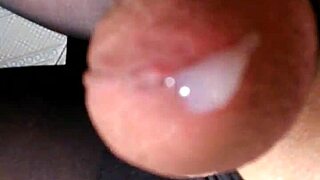 Amarra meu pau em meia-calça preta