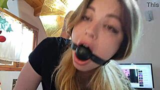 Hot stepsister offers her ass for webcam capture