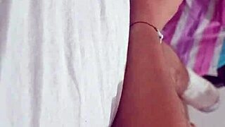 así me gusta manosear una verga rica joven amateur masturba a su vecino cuando no hay nadie en casa 😍