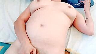 Soy Una Cachonda Latina Con Tetas Grandes Metiendo Consolador Gigante