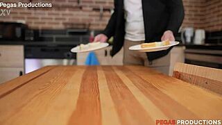 Gordita minta mantan kontol raksasa, deepthroat dan cowgirl memek gendutnya ngidam