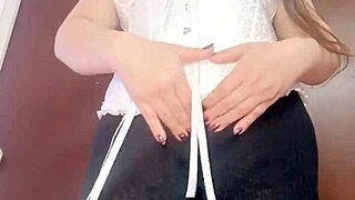 colombian stepmom latina in tight leggings flashes huge cameltoe pussy to stepson slowly