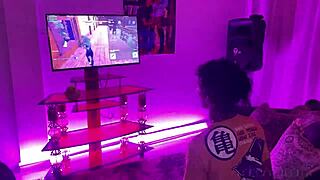 hermanastra y amiga me follan jugando fortnite con tetas grandes 🍑💦