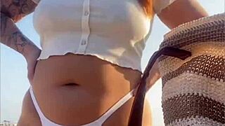 hoje eu vou dar só uma chupadinha no swollen pussy lips at beach