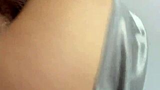 Amatérský studentský pár natáčí vášnivý POV sex s velkýma prdelma