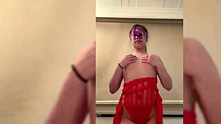 Curvy Colombian girlfriend shakes juicy big ass in lingerie for all to see