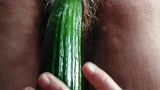 i'm oma an i fuked my old harry pussy with huge komkommer!!