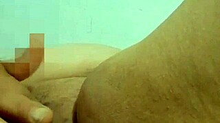 grandma stuffs carrot deep in her mature pussy