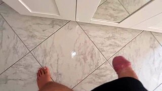 Italian tattooed amateur begs for massive sborrata cum explosion in homemade clip