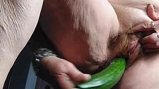 i'm oma an i fuked my old harry pussy with huge komkommer!!