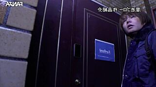 好奇心旺盛人妻が浮浪者とこっそり密会セックス