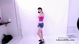 😏 sultry brunette model, wanna fuck her at the casting sofa daddy? 🔥