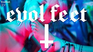 AMAZING PUSSY EATING AND FOOT FETISH LESBIANS LICK