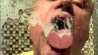 Daddy's huge cock fills wet pussy in raw hardcore pounding action