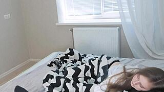 oh man, stepdaughter sneaks my cock down her throat while stepmom flashes her huge tits at me