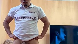 ya me siento más mamado flexing these mexican bodybuilder muscles solo