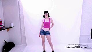 😏 sultry brunette model, wanna fuck her at the casting sofa daddy? 🔥