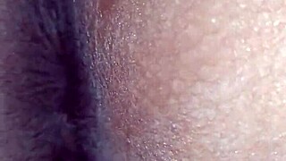 Prostituta abre ano para explosión de corrida monstruosa