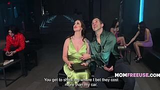 suggestive busty curvy natural milf avalon mira freeused amid restaurant diners