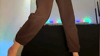 teen squirts hard close-up fingering big ass pussy 💦💦