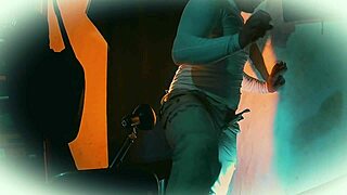 Bodybuilder strokes 18cm cock in sexy shiny white outfit! 🔥🍆