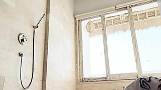 showering and washing clothes on the road got me so steamy!!