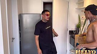 Stunning Babe CAN'T RESIST Gostosão Delivery Guy's Cock Outdoors