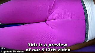 Yoga babe's hard round ass cameltoe bulging in tight spandex leggings 😍🍑