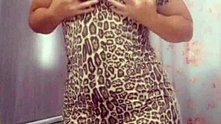 she's on all fours pussy wide open fingering hard in casual flash