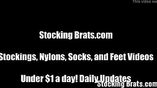 sucking these cute little 18+ toes has me hooked 😘👅