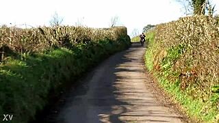 hey look at this kinky housewife flashing gear outdoors!!