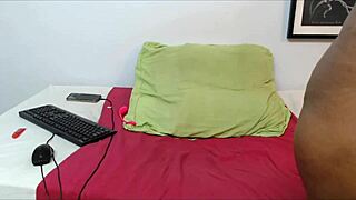 Fucking Curvy Ebony's Huge Pussy Lips Feels Incredible