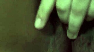 i'm virgin just rub pussy outside