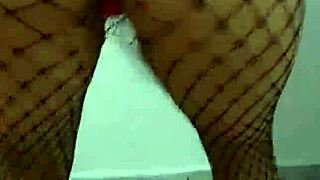 Sexy big-ass babe shakes her curves dancing in high heels.