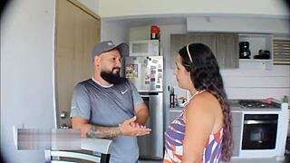 follando con esta colombiana curvy con labios grandes despues de salvarla de ladrones