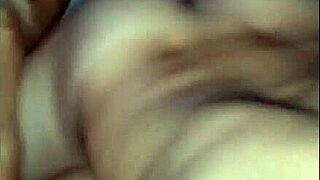 dois novinhos revezando na karina creampie cuckold whore wife 😩💦