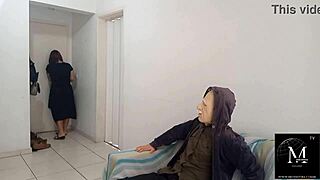 Vovô Ventura CRAVES pounding big clit empregada wildly!