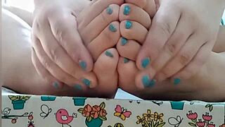 Latina bbw teases big pussy and feet in softcore fetish play