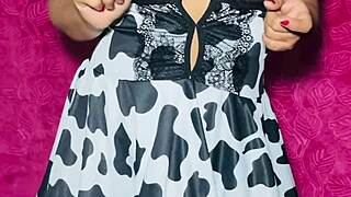 Desi bhabhi fucks shaved pussy with dildo till creampie