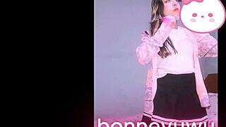 Hey, check bonneyuwu that cute argentinian teen masturbating in her skirt!