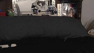 Wanna See This Sexy Webcam Ass Shake?