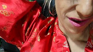 dando meu cuzinho numa cadeira erótica me faz gozar loucamente pro marido