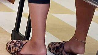 whoops caught ebony lightskin feet candid shots again