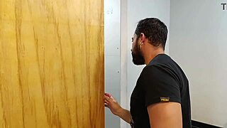 gostosa fitness aceita aula grátis e mostra agachamento perfeito pro vizinho tarado