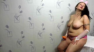 wanna see this chubby bunny milf shake her big booty and saggy tits while masturbating with carrots?