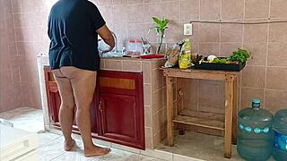 Wow! Chubby Madrastra Scrubs Kitchen Eager for Curvy Fat Ass Pounding!