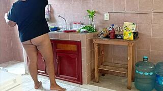 Wow! Chubby Madrastra Scrubs Kitchen Eager for Curvy Fat Ass Pounding!