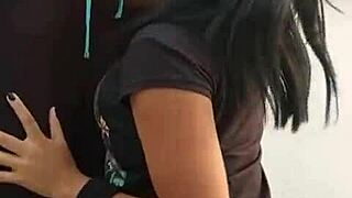 espio a mi vecina tendiendo ropa... la cojo rico en su casa